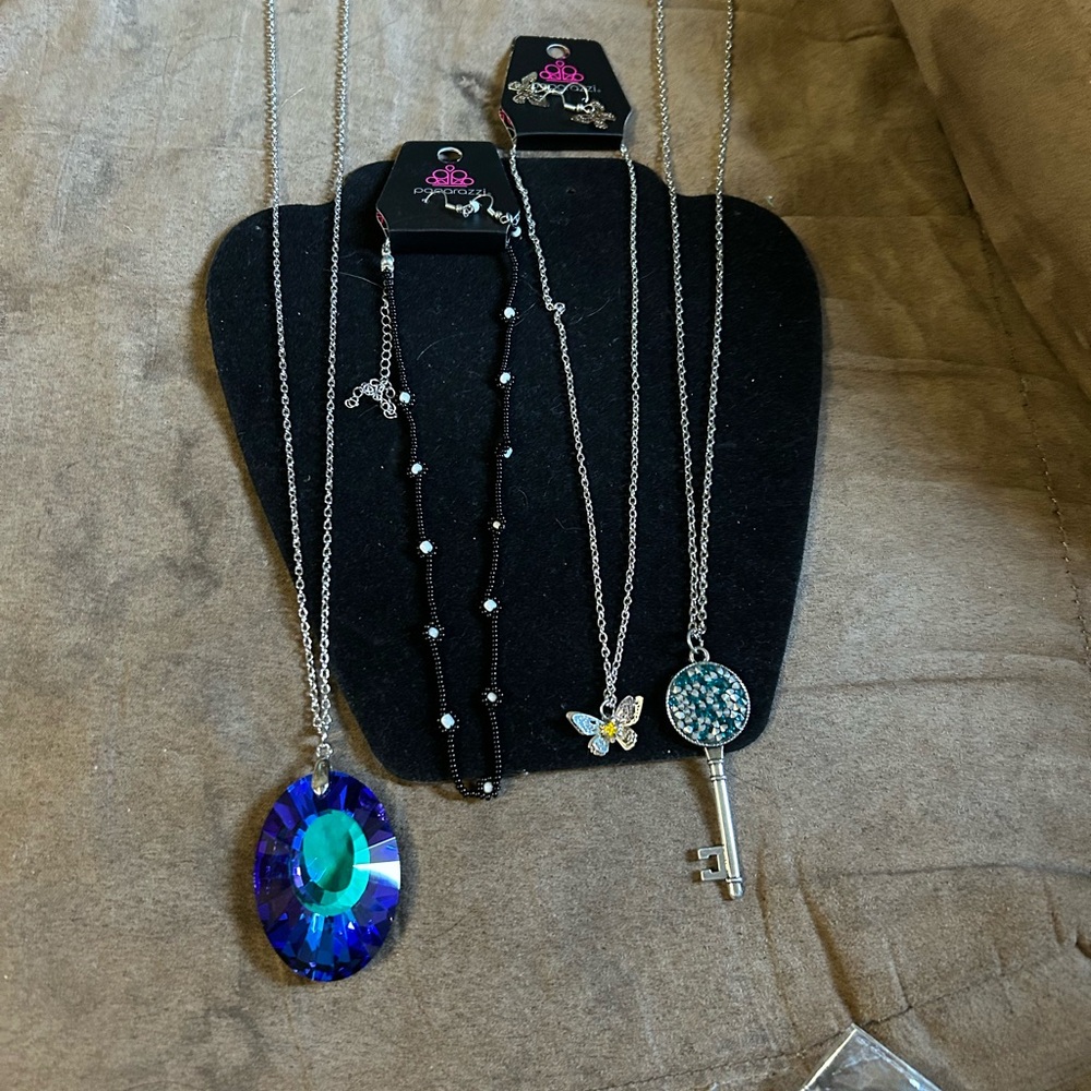 Elegant Necklace Set with Blue Pendant and Key Charm